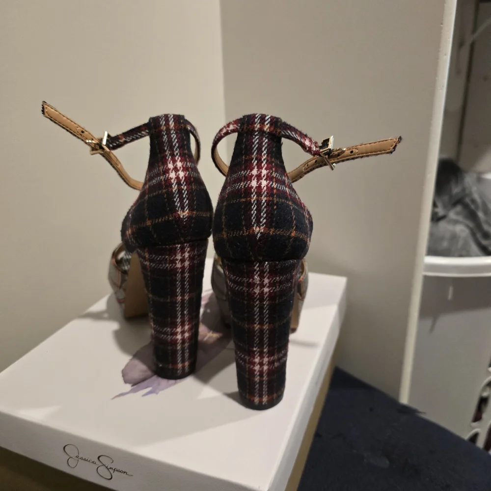 Jessica Simpson Plaid and Houndstooth Women's Heels - Picture 4 of 7